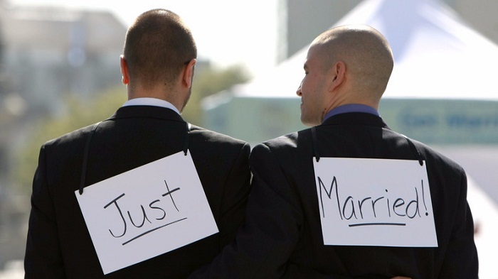 Italie: contre-offensive immédiate après l`adoption de l`union gay